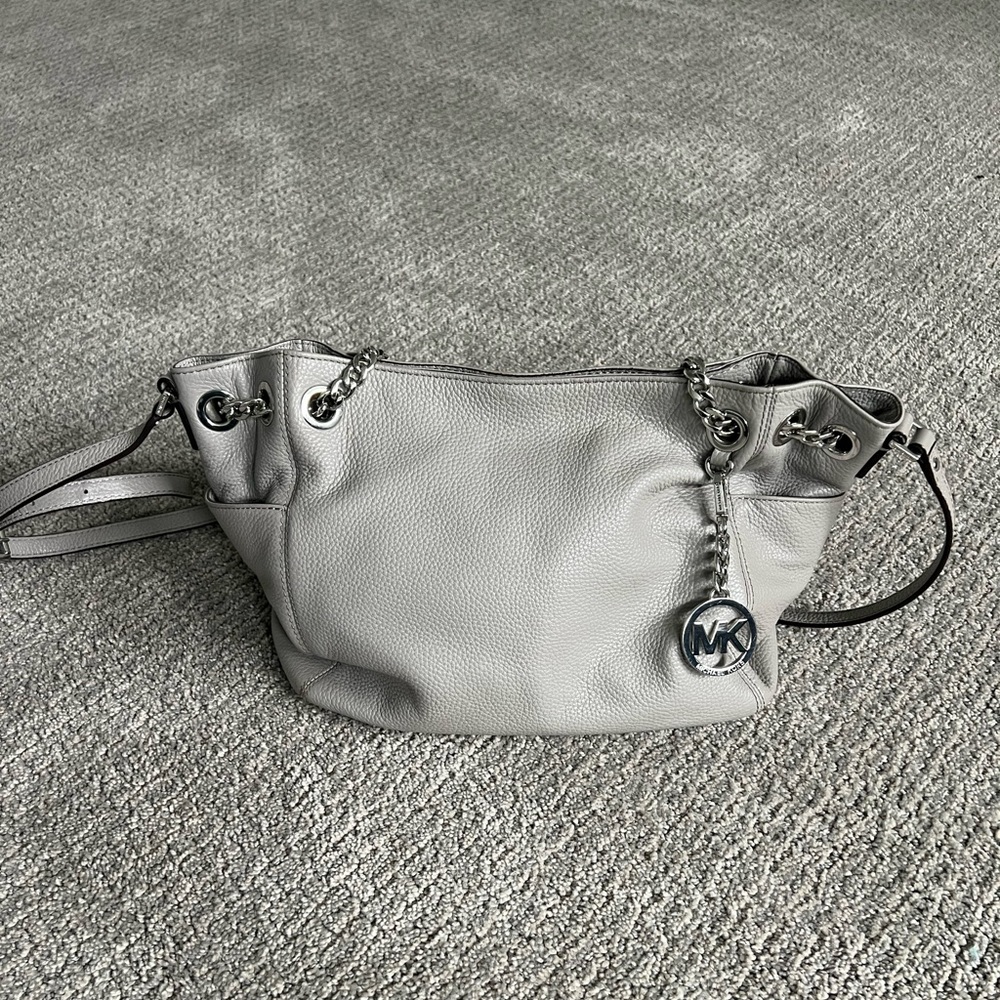 Michael Kors Delancey pebble leather chain bag in Pearl Gray